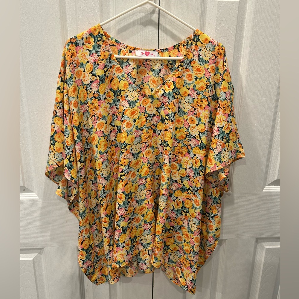 Buddy Love Floral Yellow Top size Small Oversized